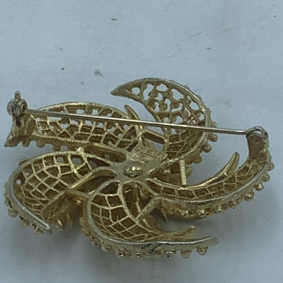 Lisner Gold-tone Starburst Flower Brooch - Picture 7 of 8